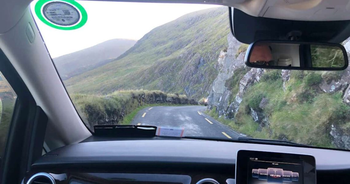 Chauffeur-Service-vs-Taxi-Which-Ride-Reigns-Supreme