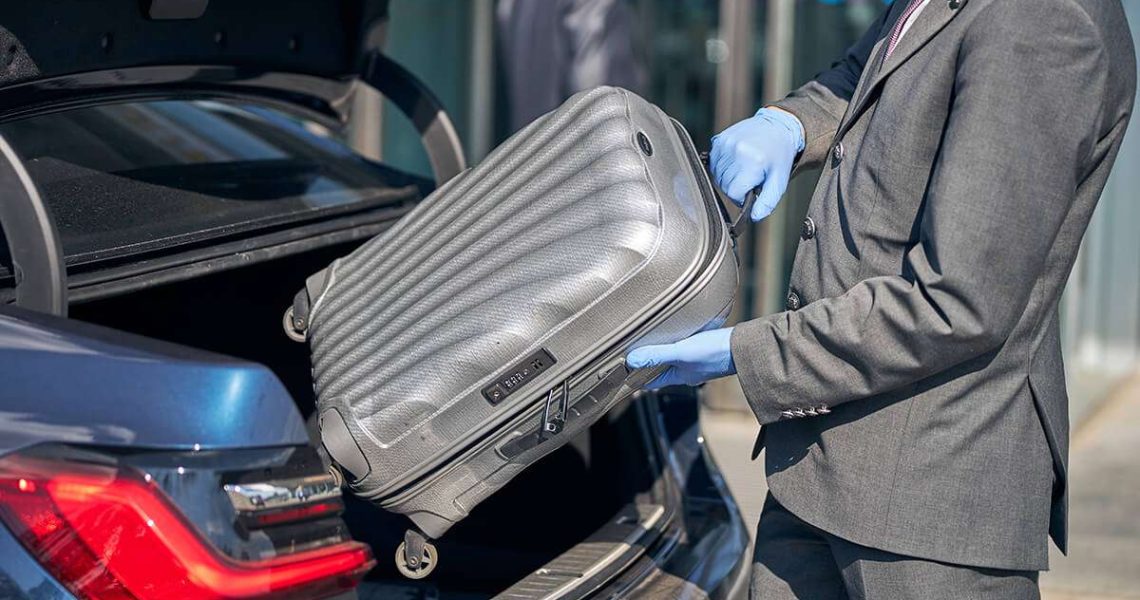 Key-Factors-to-Consider-When-Choosing-an-Airport-Car-Transfer